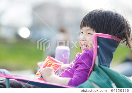 Child to camp 64150126