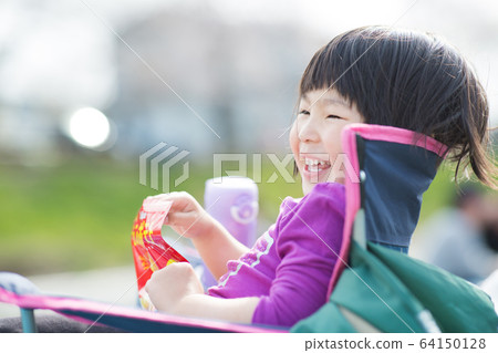 Child to camp 64150128