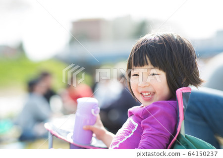 Children drinking canteen Children drinking canteen 64150237