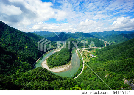 Topography of the Korean Peninsula on the Donggang River from Byeongbangchi in Jeongseon-gun, Gangwon-do Topography of the Korean Peninsula on the Donggang River from Byeongbangchi in Jeongseon-gun, Gangwon-do 64155195