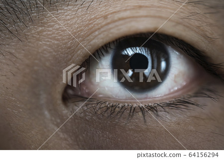 眼睛向上 眼睛向上 64156294