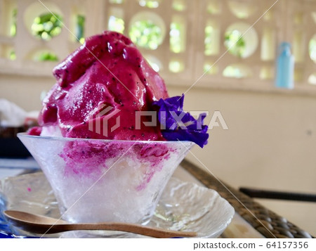 Shaved ice in sunbeams 64157356