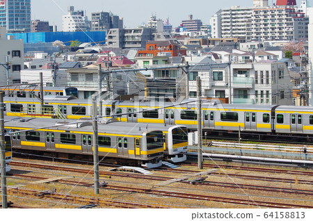中野站附近來回的火車 中野站附近來回的火車 64158813