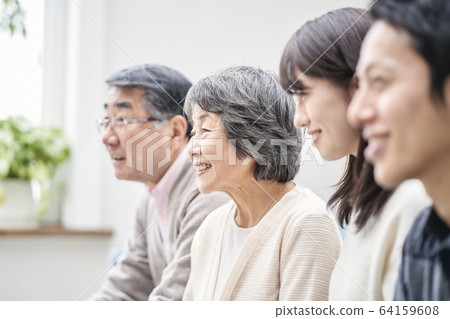 Family elderly parents 64159608