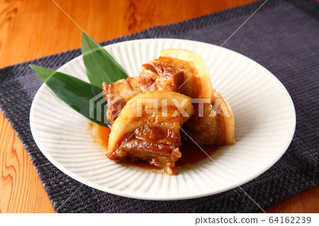 煮熟的豬肉 64162239