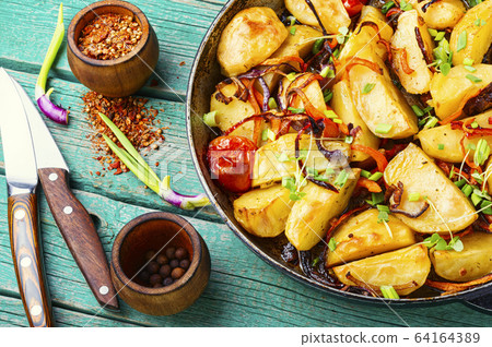 Delicious baked potato 64164389