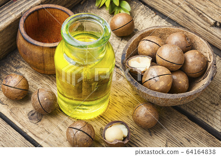 Macadamia nut oil 64164838