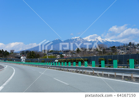 Yatsugatake seen from Chuo Expressway 64167150