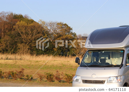 黃昏的露營車 黃昏的露營車 64171118
