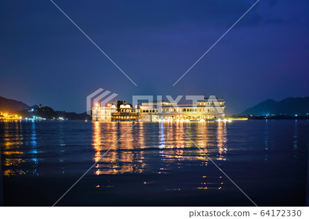Lake Palace palace on Lake Pichola in twilight, Udaipur, Rajasthan, India 64172330