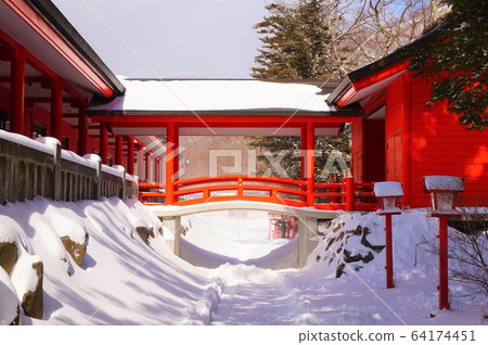 赤城神社群馬縣赤城山大戶赤城神社本宮赤城神社卓北鳥取橋冬季 64174451