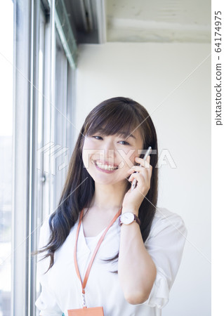 Business scene smartphone conversation 64174975
