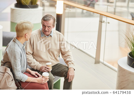 Leisure time in the mall 64179438