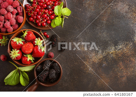 berries 64180167