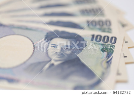 Thousand-yen bill (1000-yen bill New note Gold banknote Bank of Japan circulation currency Close-up Economy Copy space) 64182782