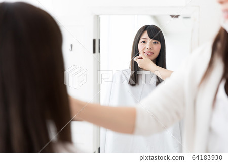 Hair makeup 64183930