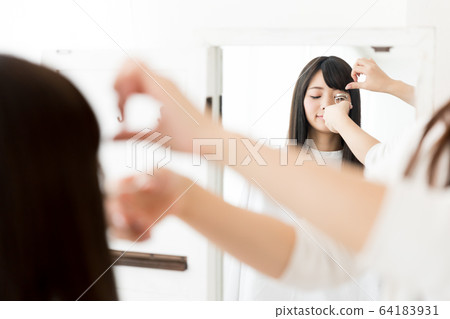 Hair makeup 64183931