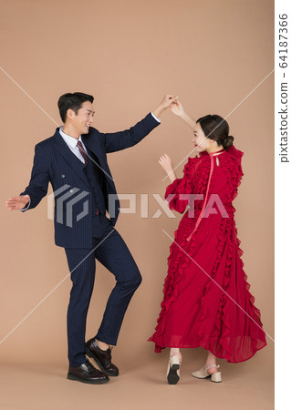 Portrait of female and male in retro fashion and vintage concept 404 Portrait of female and male in retro fashion and vintage concept 404 64187366