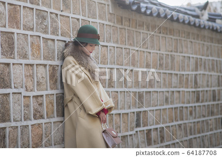 Portrait of female and male in retro fashion and vintage concept 119 Portrait of female and male in retro fashion and vintage concept 119 64187708