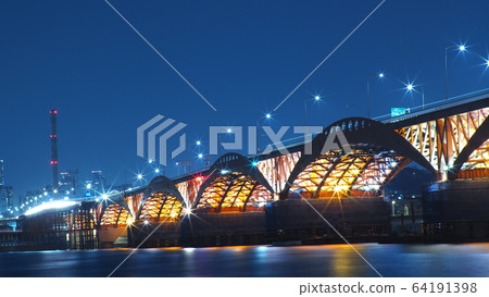 城山橋夜景 64191398