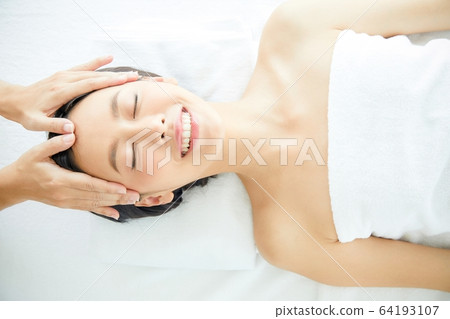 ิBeauty woman massage spa Estee relaxing person material 64193107