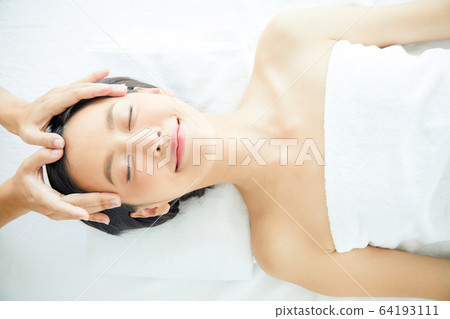 ิBeauty woman massage spa Estee relaxing person material 64193111