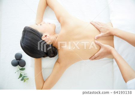 ิBeauty woman massage spa Estee relaxing person material 64193138