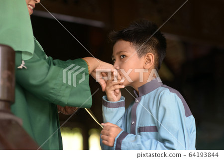 Hari Raya Eid Al-Fitr concept. 64193844