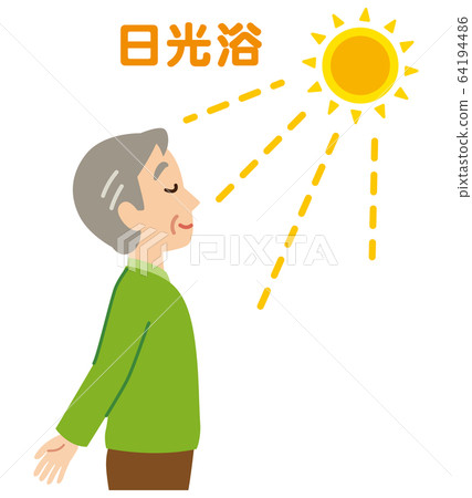 老年人享受日光浴 64194486