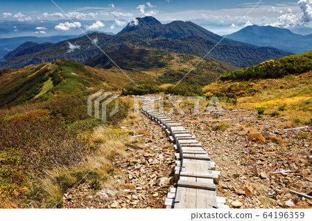 Mt. Myoko and Tengu's garden seen directly below the summit of Hiuchiyama 64196359