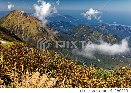從妙高山脈和平內山看到的八嶽山和日本海 64196363
