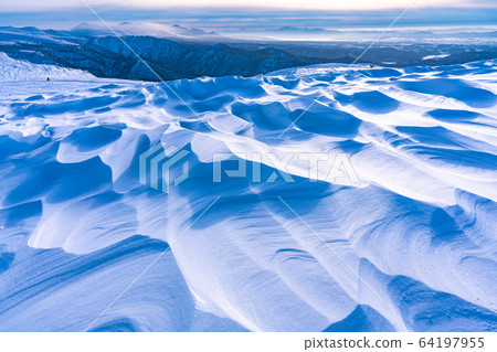 《Hokkaido》Cryogenic beauty of Asahi-dake and snow 64197955