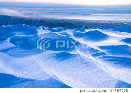《Hokkaido》Cryogenic beauty of Asahi-dake and snow 64197968