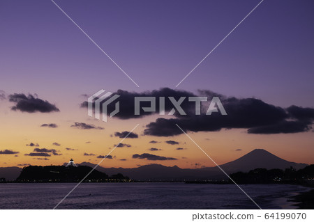 江之島和富士山的夜景 江之島和富士山的夜景 64199070