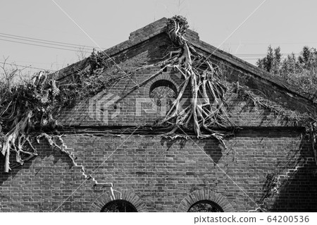 Matsushima coal mine four mine ruins (four red bricks) black and white [Saikai City, Nagasaki Prefecture] 64200536
