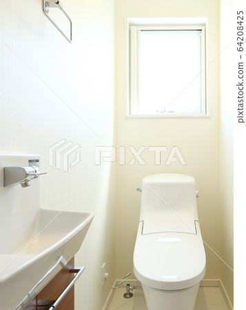新建的住宅廁所形象 64208425