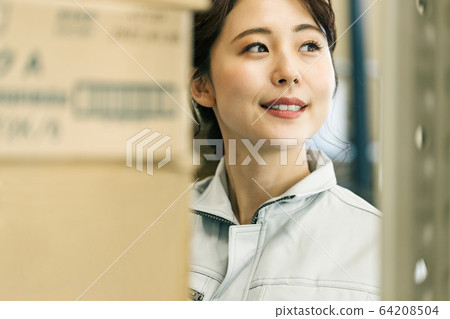 Logistics warehouse work staff Logistics warehouse work staff 64208504