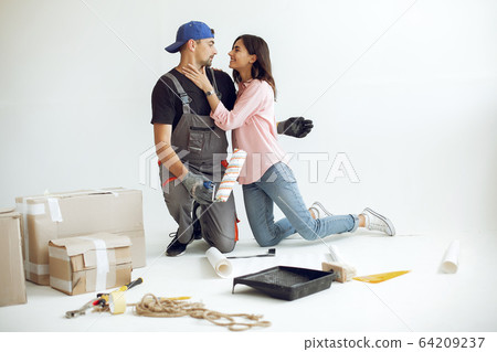 The young and cute family repairs the room 64209237