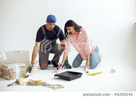 The young and cute family repairs the room 64209240