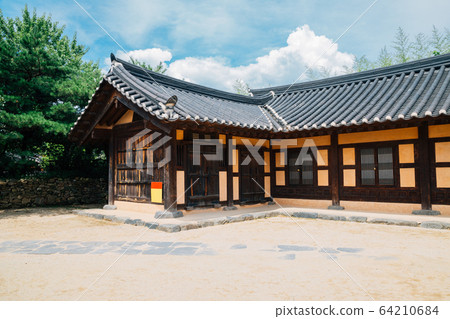 Korean old traditional house at summer day 64210684