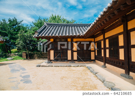 Korean old traditional house at summer day 64210685