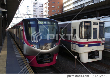 [KO] Keio 5000 series / 9030 series (section express: Toei Shinjuku line direct) 64212439