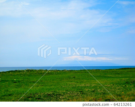 Moen Tenhoku Oloron Route, the Sea of Japan, Hokkaido and Uhama-ri area overlooking the sarobetsu moor covered with greenery (1) 64213261