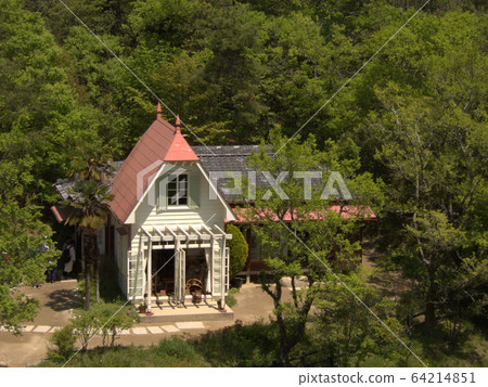 Satsuki and May's House 64214851