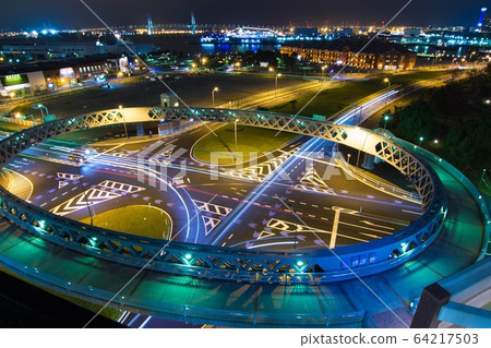 交叉路夜景 交叉路夜景 64217503