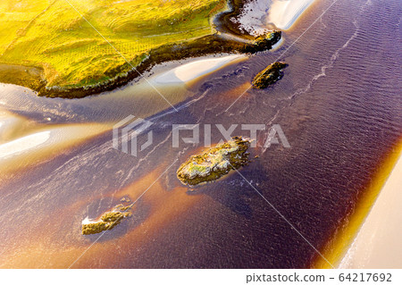 The paradisiac coast between Lettermacaward and Portnoo in County Donegal - Ireland. 64217692