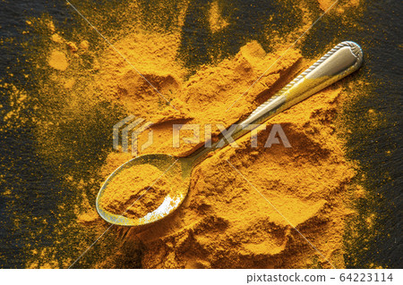 fresh turmeric powder. natural antioxidant 64223114