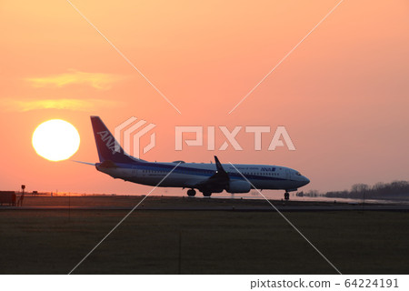 Airplane heading for takeoff and sunset @ Kumamoto Airport Airplane heading for takeoff and sunset @ Kumamoto Airport 64224191