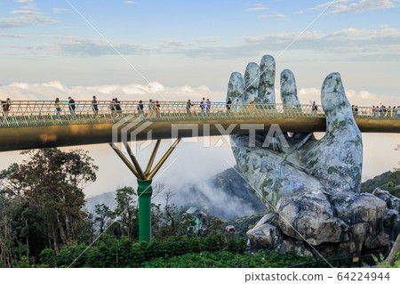 上帝之手(金橋)與雲海燃燒器山越南峴港 上帝之手(金橋)與雲海燃燒器山越南峴港 64224944