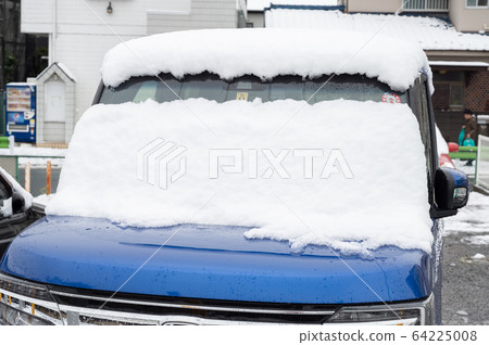 說謊在擋風玻璃的雪 說謊在擋風玻璃的雪 64225008
